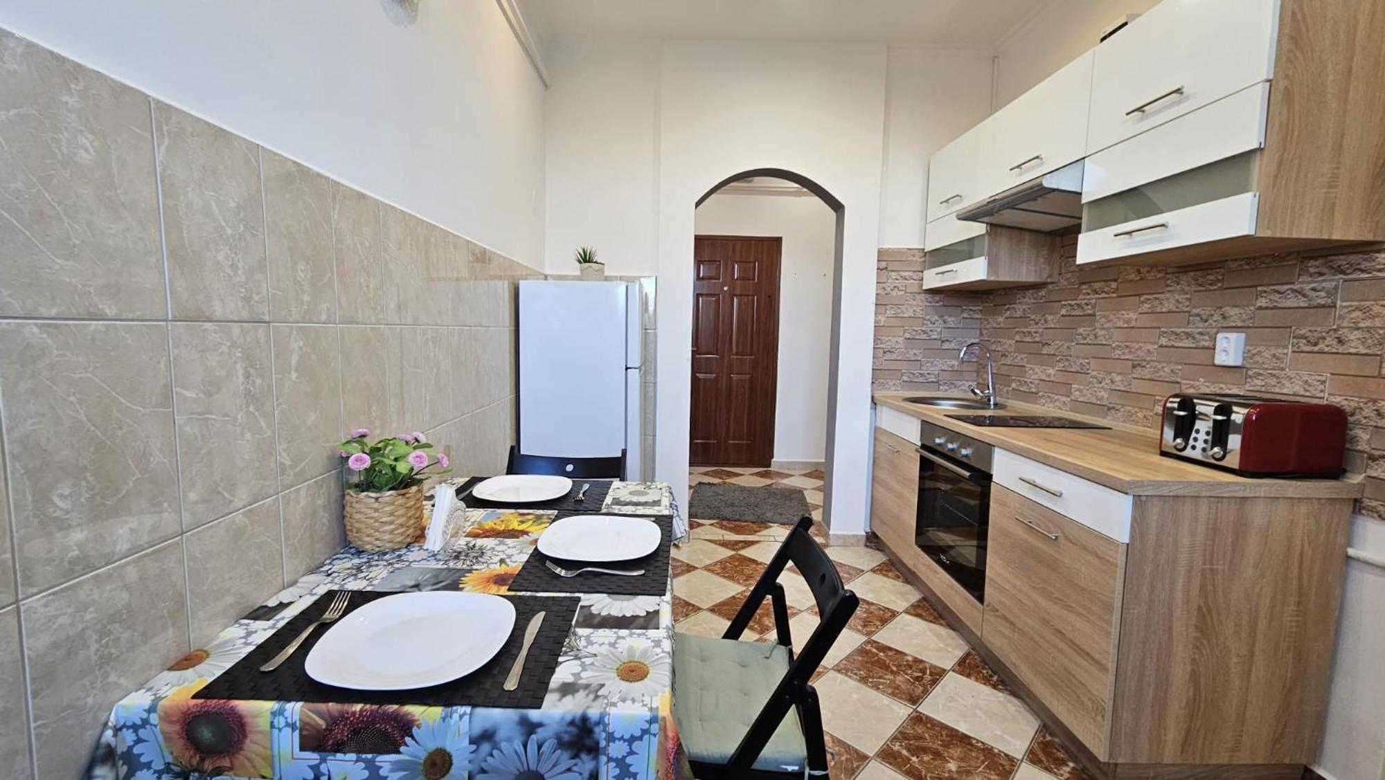 Lovely Central Apartment With Free Parking, Koezponthoz Koezeli 3 Szobas Lakas Győr Eksteriør billede