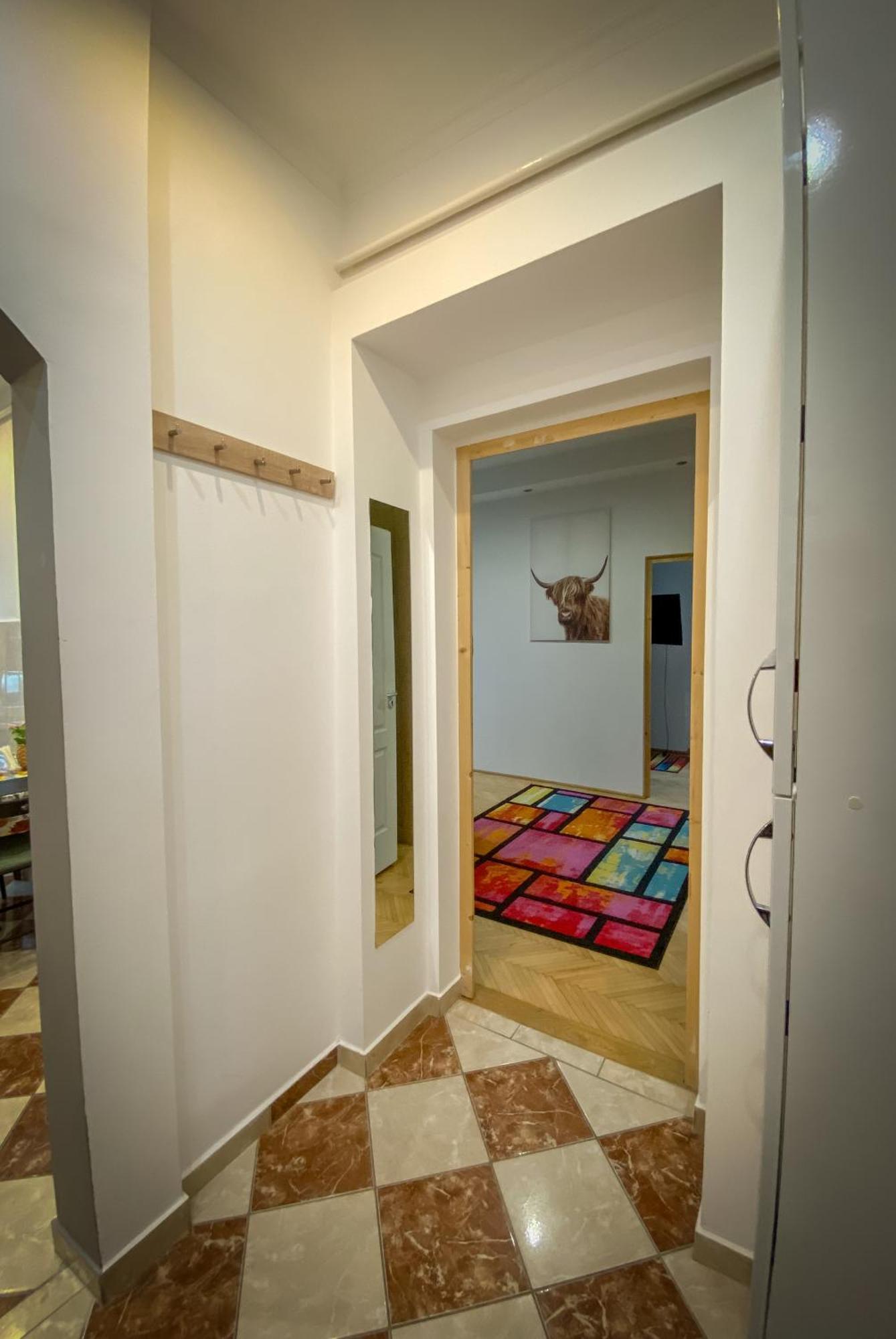 Lovely Central Apartment With Free Parking, Koezponthoz Koezeli 3 Szobas Lakas Győr Eksteriør billede