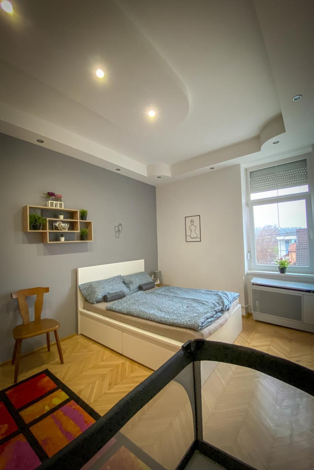 Lovely Central Apartment With Free Parking, Koezponthoz Koezeli 3 Szobas Lakas Győr Eksteriør billede