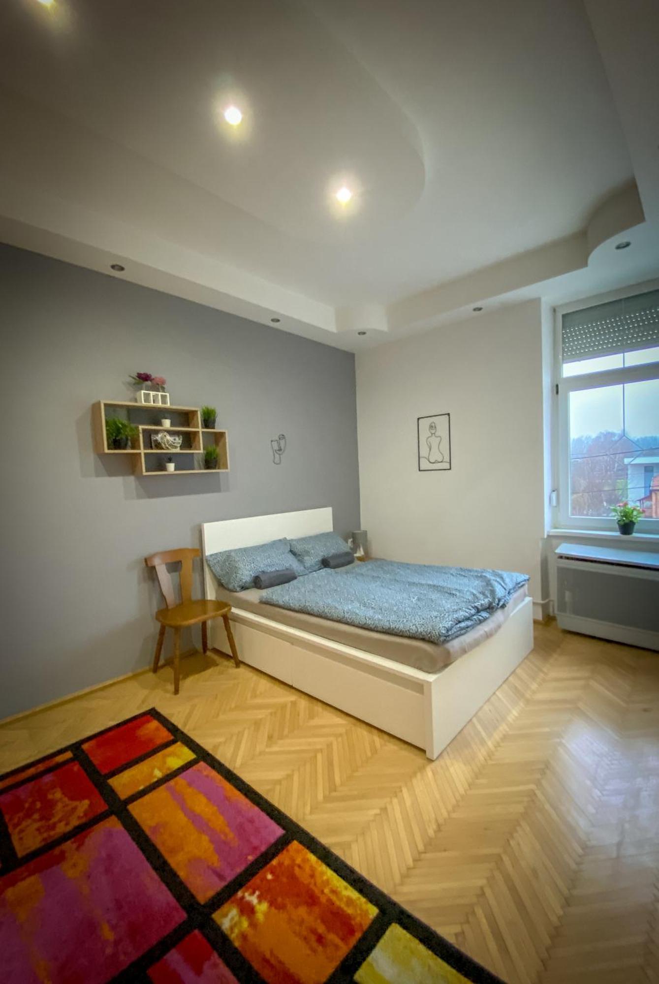 Lovely Central Apartment With Free Parking, Koezponthoz Koezeli 3 Szobas Lakas Győr Eksteriør billede