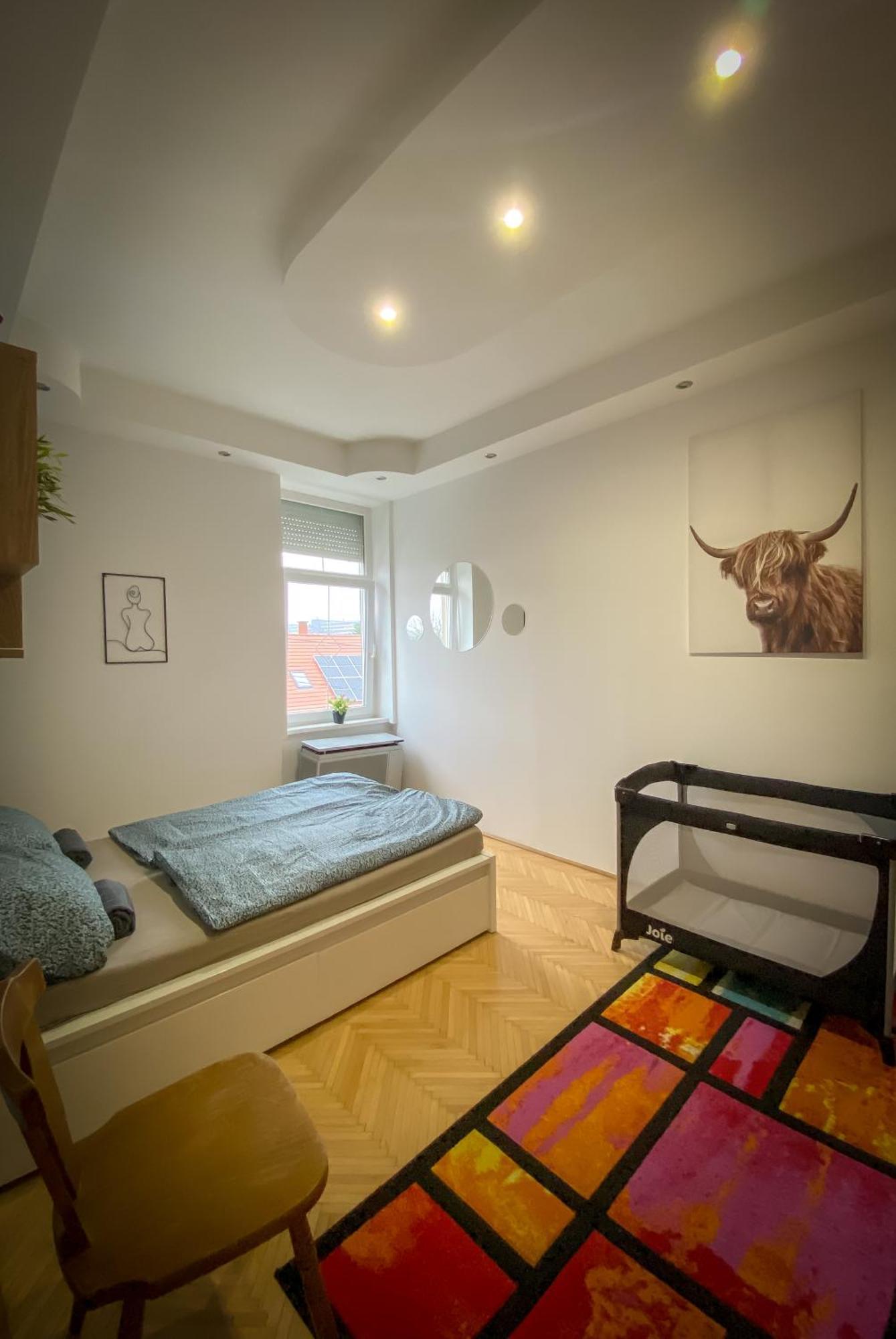 Lovely Central Apartment With Free Parking, Koezponthoz Koezeli 3 Szobas Lakas Győr Eksteriør billede
