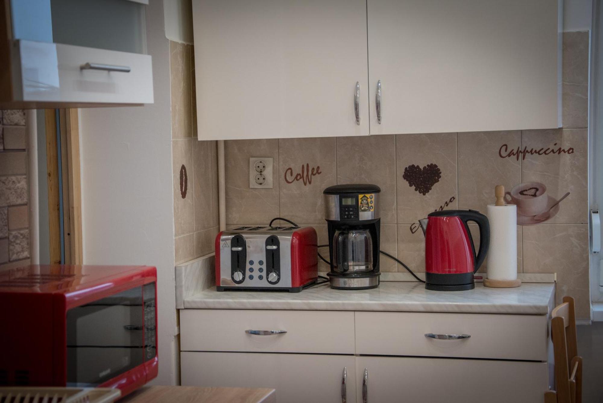 Lovely Central Apartment With Free Parking, Koezponthoz Koezeli 3 Szobas Lakas Győr Eksteriør billede
