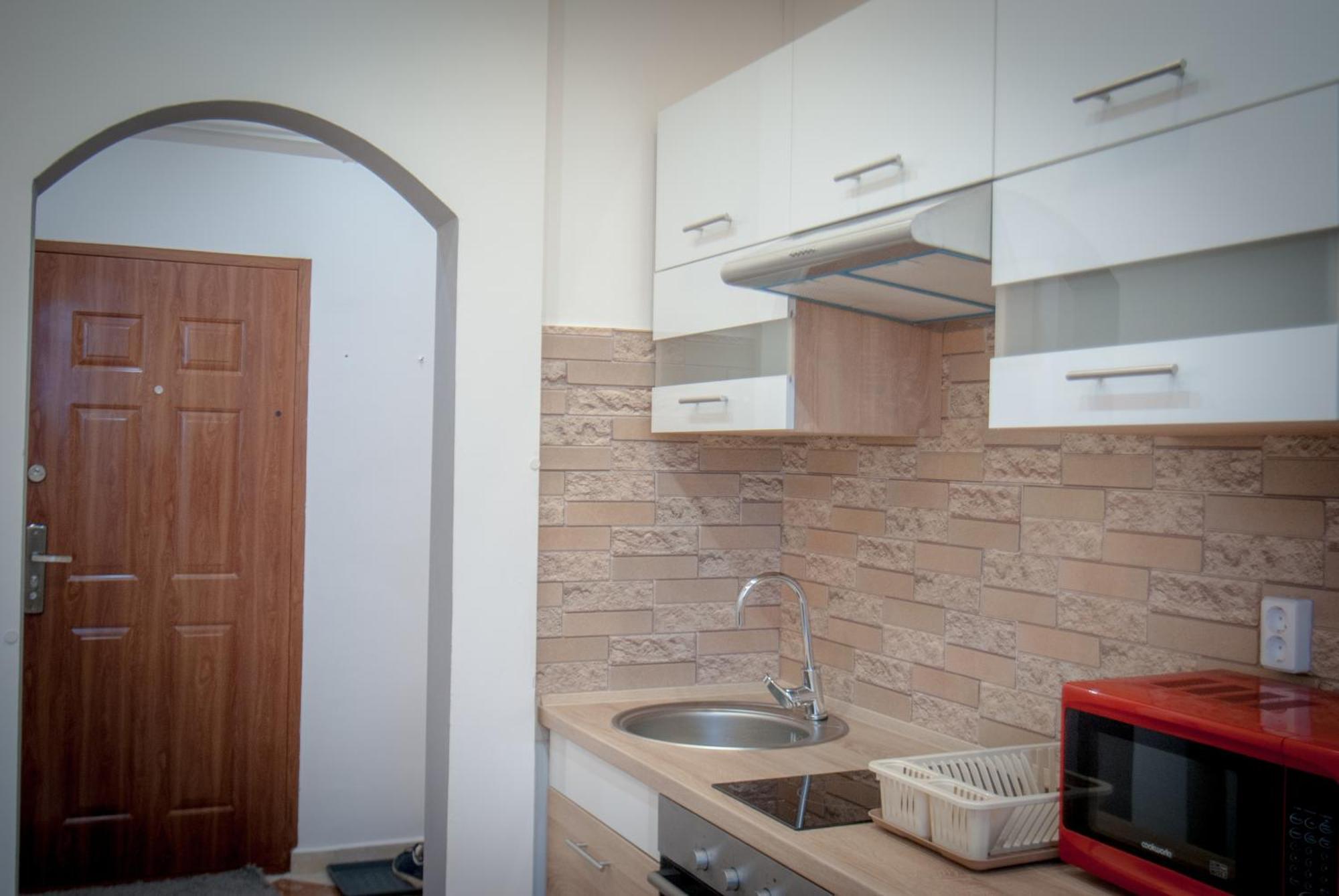 Lovely Central Apartment With Free Parking, Koezponthoz Koezeli 3 Szobas Lakas Győr Eksteriør billede